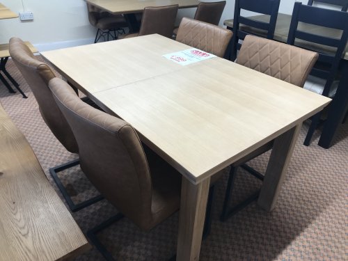 Schio 140 -180cm Extending Dining table & 4 Dining Chair