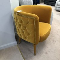 MUSTARD CURVED AND BUTTONED CHAIR
