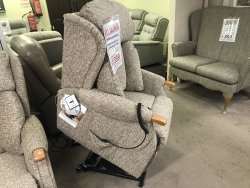 Celebrity Canterbury Petite Cloud Zero Lift Recliner