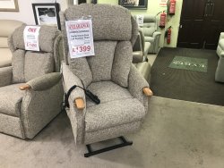 Celebrity Canterbury Petite Cloud Zero Lift Recliner